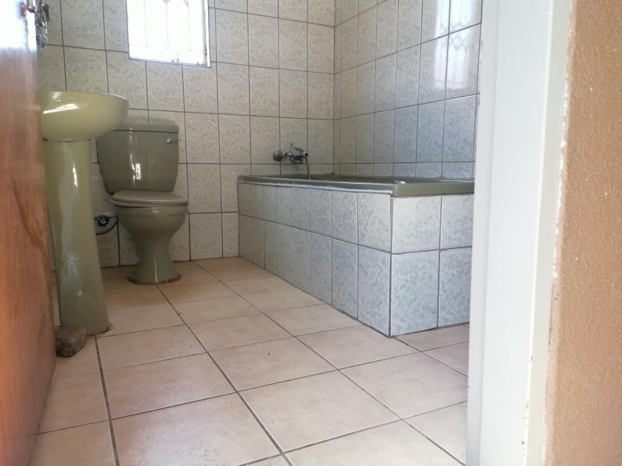 To Let 5 Bedroom Property for Rent in Tlhabane North West